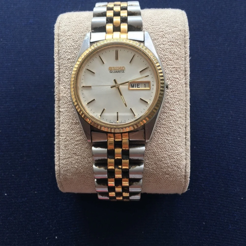 Classic Two-Tone Gold and Silver Men’s Quartz Watch - Brand: Seiko